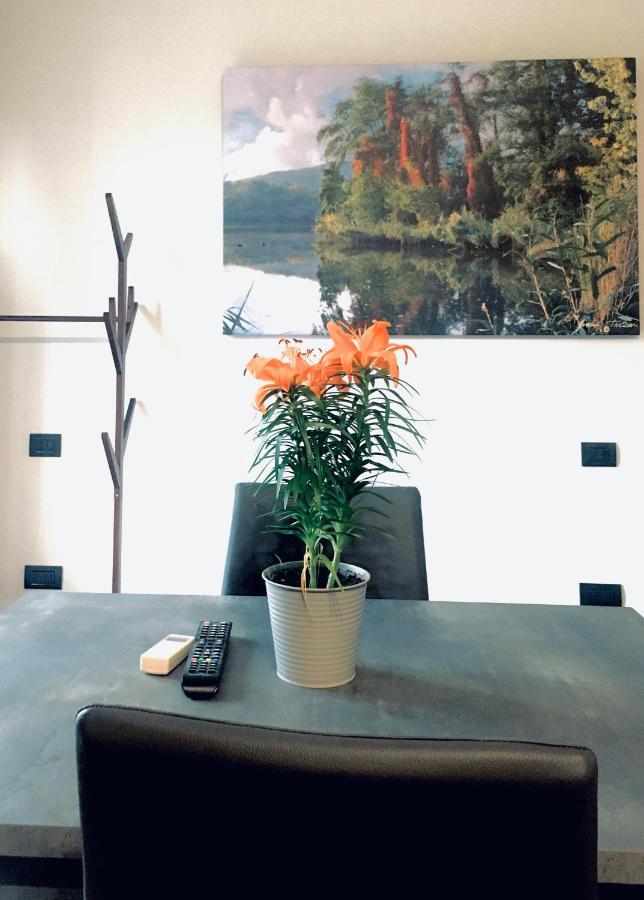 7 Lakes Aparthotel Burolo Bagian luar foto