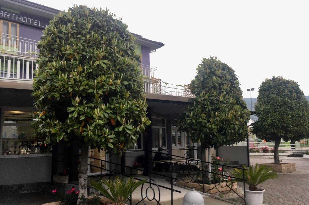7 Lakes Aparthotel Burolo Bagian luar foto