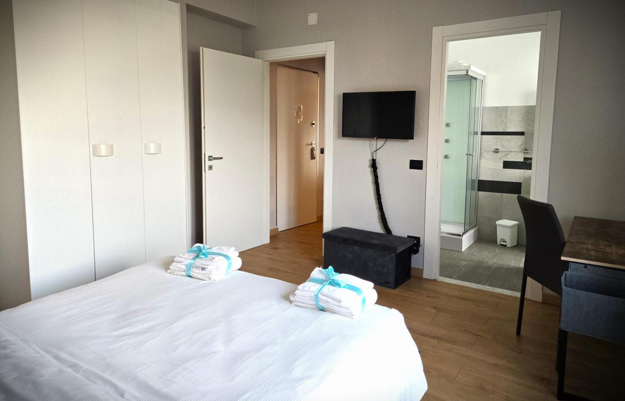 7 Lakes Aparthotel Burolo Bagian luar foto