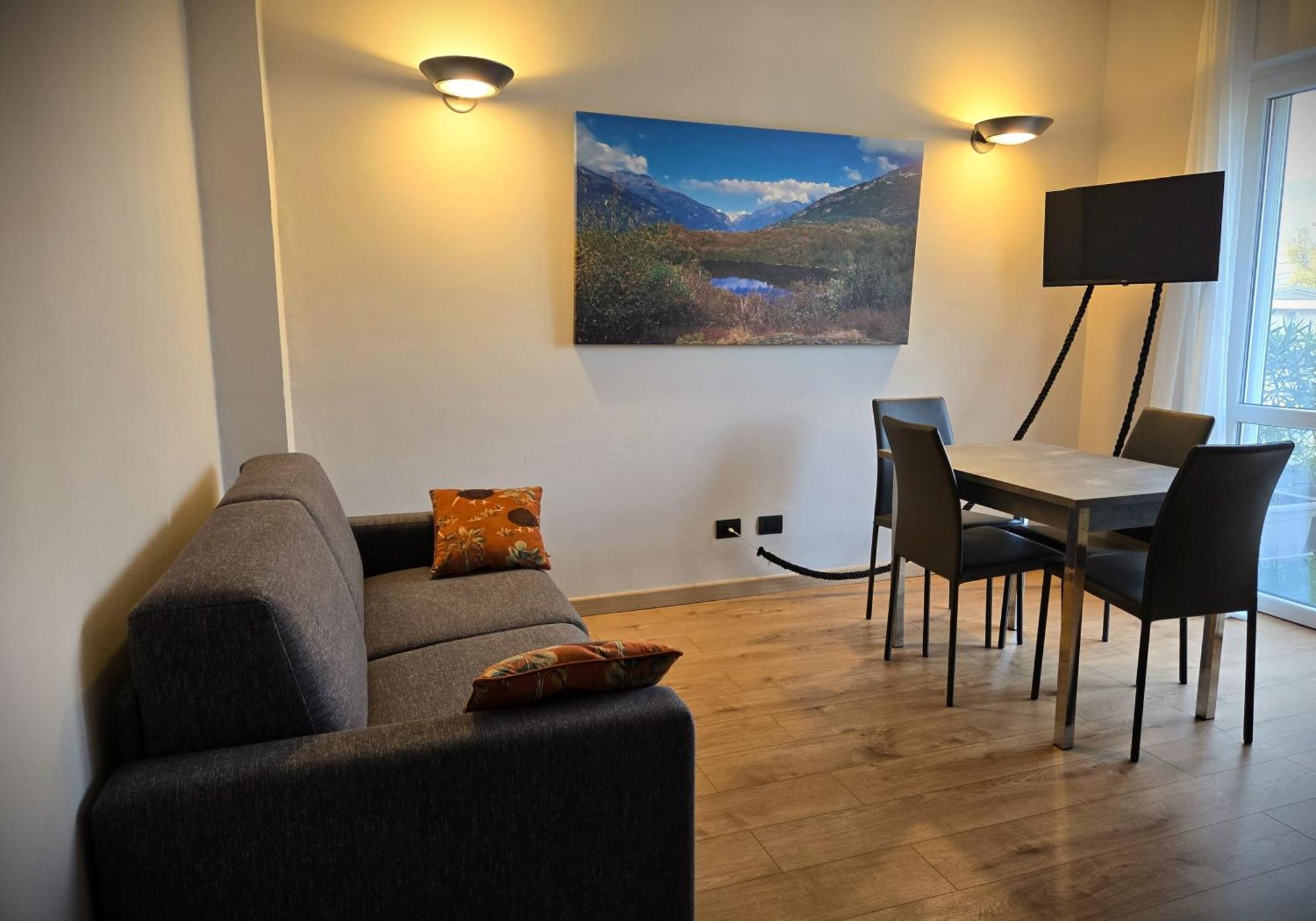 7 Lakes Aparthotel Burolo Bagian luar foto
