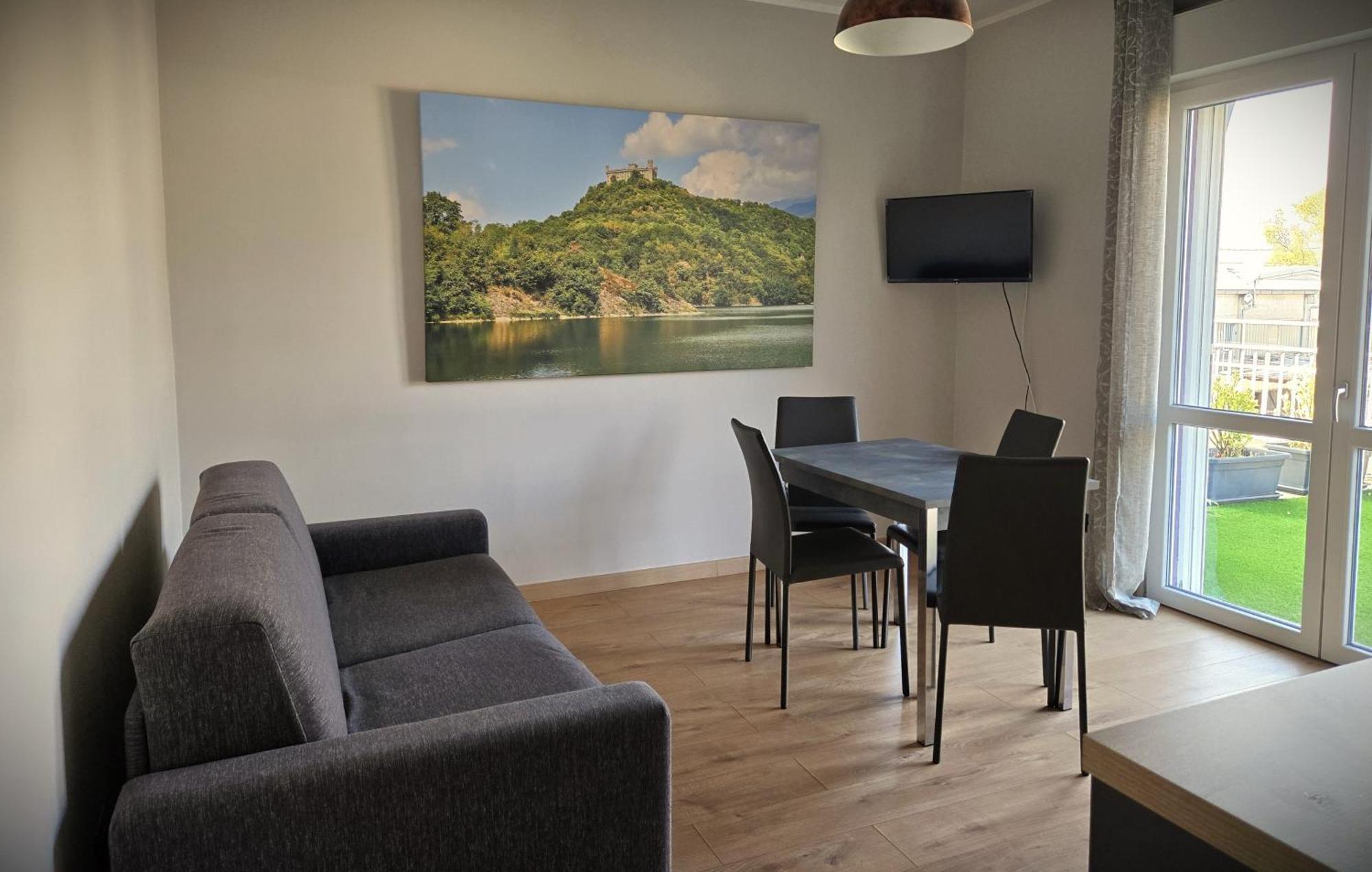 7 Lakes Aparthotel Burolo Bagian luar foto