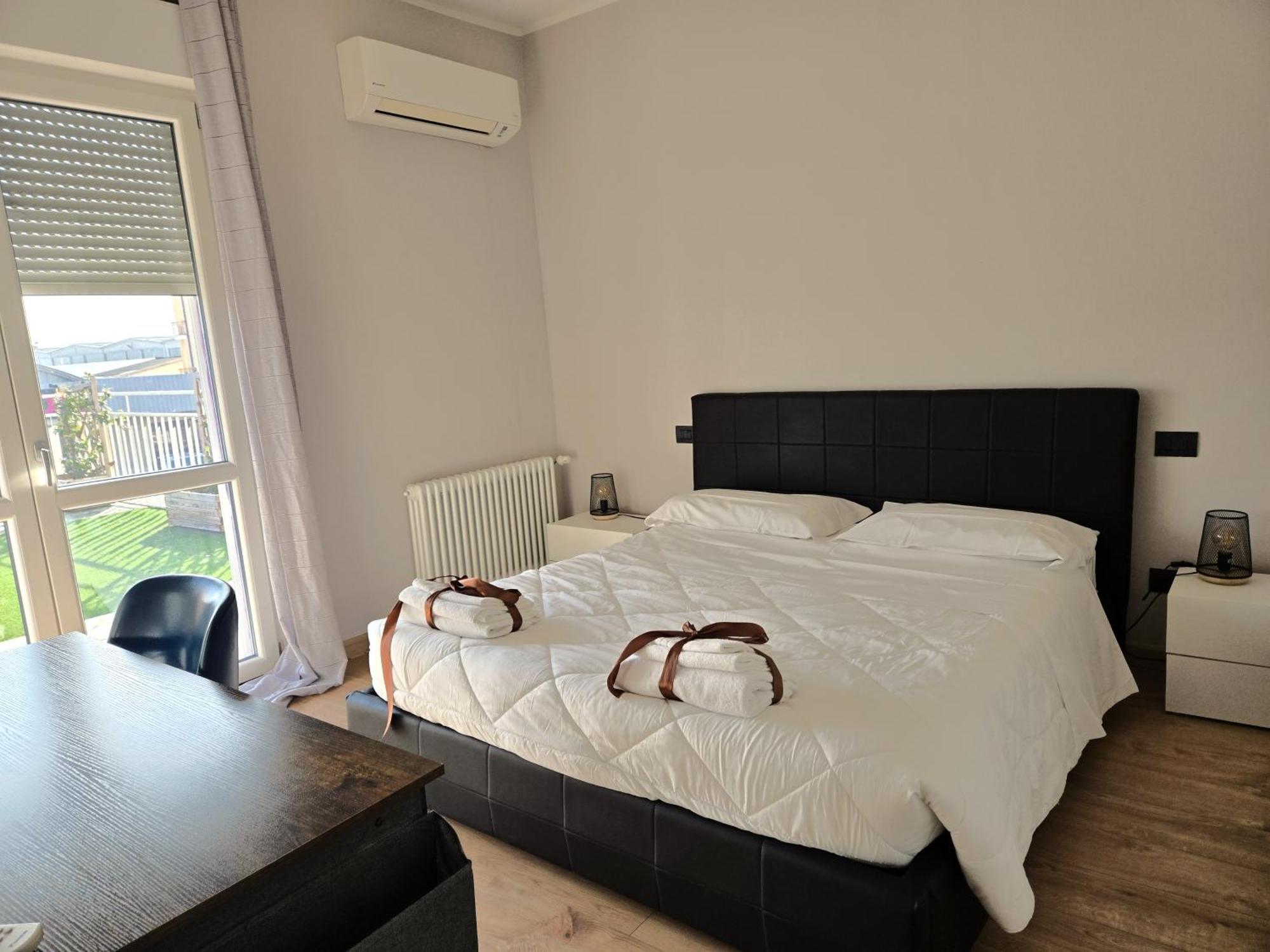 7 Lakes Aparthotel Burolo Bagian luar foto